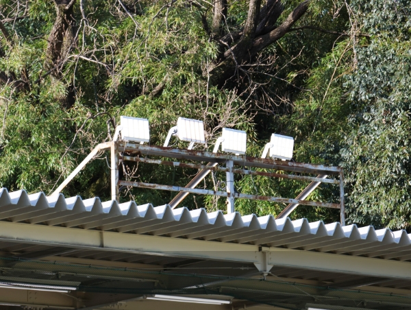 屋上照明器具のＬＥＤ照明へ交換